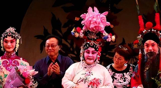 她带领30名演员留美不归,今年回国定居 她带领30名演员留美不归,今年回国定居