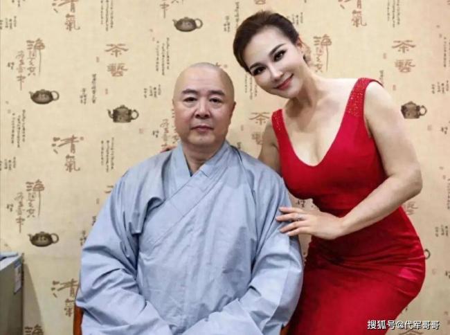 67岁徐少华近况:娶同学杨琨恩爱42年 县城商演 67岁徐少华近况:娶同学杨琨恩爱42年 县城商演