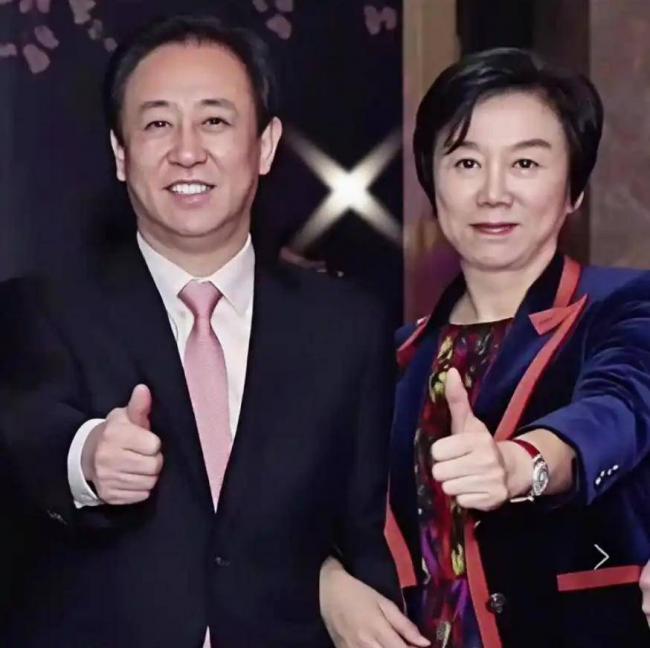 许家印一审开庭 法庭照曝光 家族成员也倒下 许家印一审开庭 法庭照曝光 家族成员也倒下