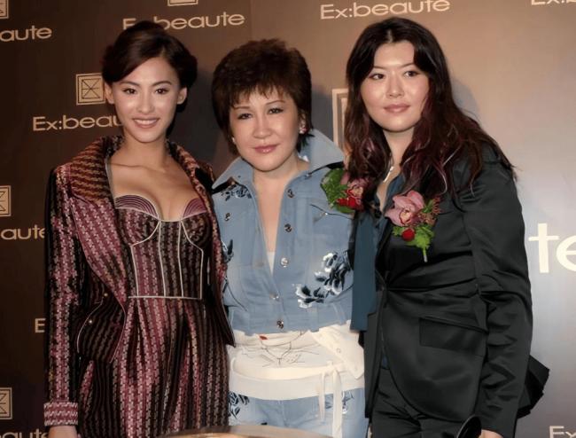 向太曝家中三个子女两个躺平,仅向佐努力打拼 向太曝家中三个子女两个躺平,仅向佐努力打拼