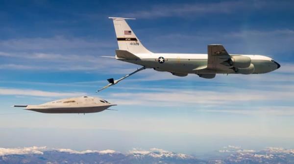 美国全面公开新一代轰炸机B-21上身