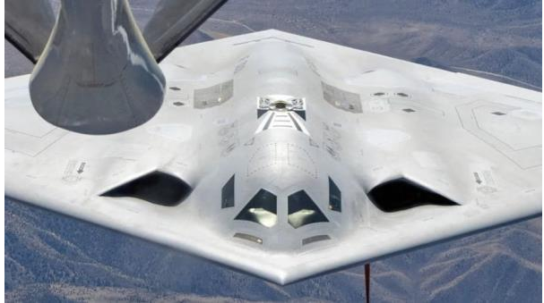 美国全面公开新一代轰炸机B-21上身