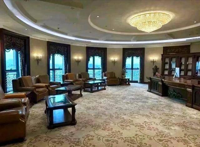 500平米,许家印奢华办公室早年影像流出 500平米,许家印奢华办公室早年影像流出