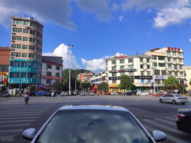 普通人回县城，必输