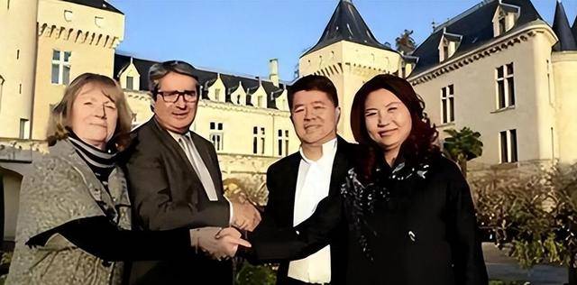 中国富豪强拆佛寺建会所，三年后与儿异国坠机亡