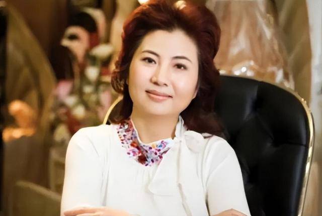 中国富豪强拆佛寺建会所，三年后与儿异国坠机亡