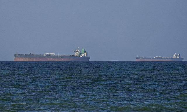 15艘美国军舰一字排开,伊朗立马崩了 15艘美国军舰一字排开,伊朗立马崩了