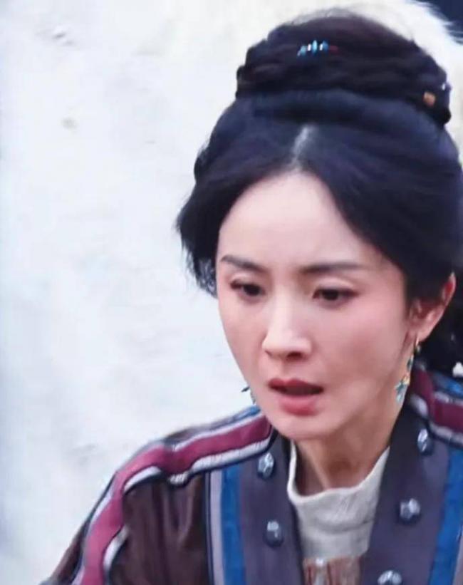 39岁杨幂淡妆演少女，最新生图曝光年龄感明显