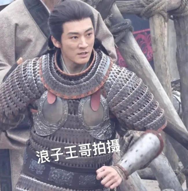 39岁杨幂淡妆演少女，最新生图曝光年龄感明显