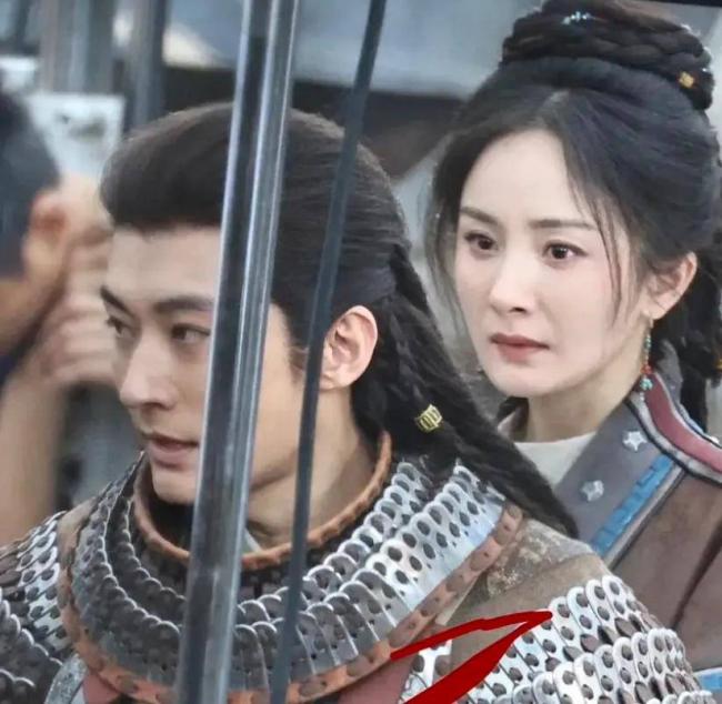 39岁杨幂淡妆演少女，最新生图曝光年龄感明显