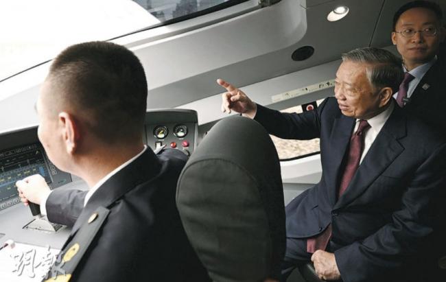 他坐中国高铁破纪录  大赞  盼技术转让