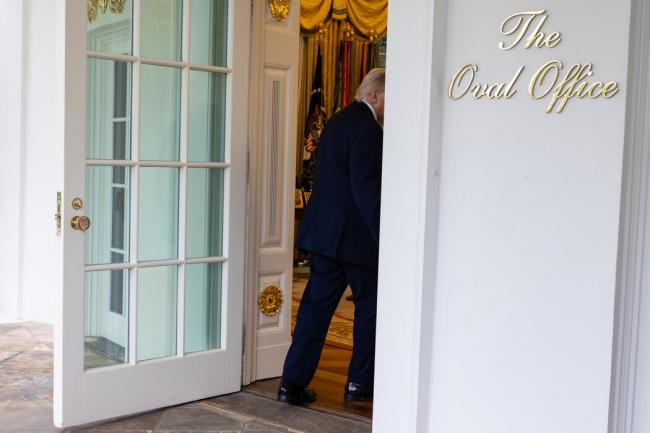 这12个小时：重重压力之下的川普