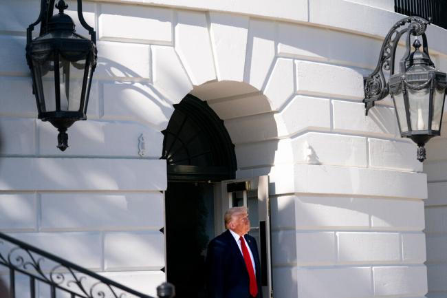 这12个小时：重重压力之下的川普