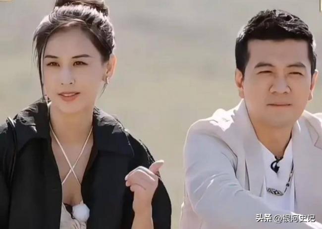 杨子带23岁新女友见91岁母亲，铜钱盆抢镜