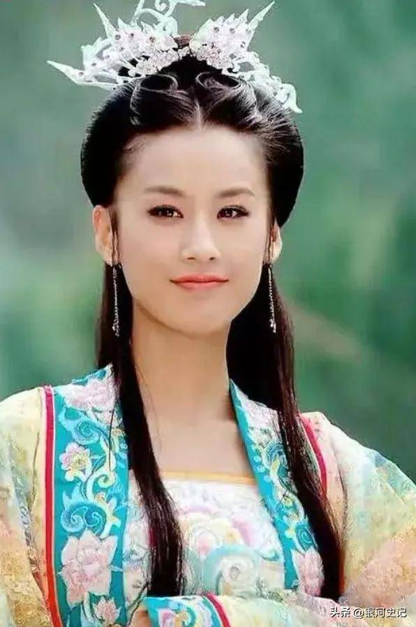 杨子带23岁新女友见91岁母亲，铜钱盆抢镜