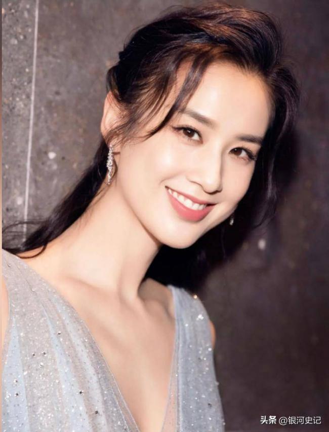 杨子带23岁新女友见91岁母亲，铜钱盆抢镜