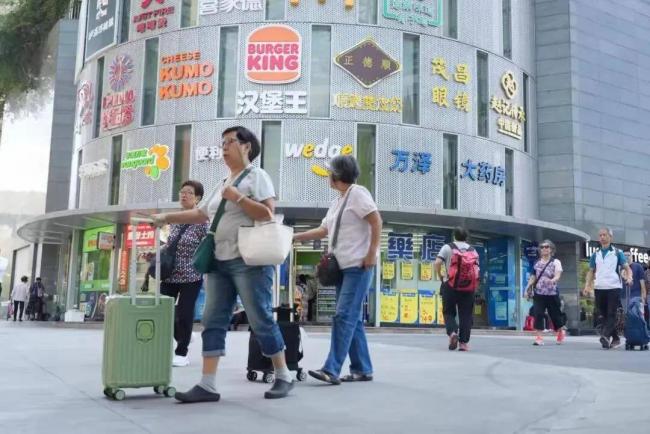 北上消费的香港人，扎堆内地买房养老