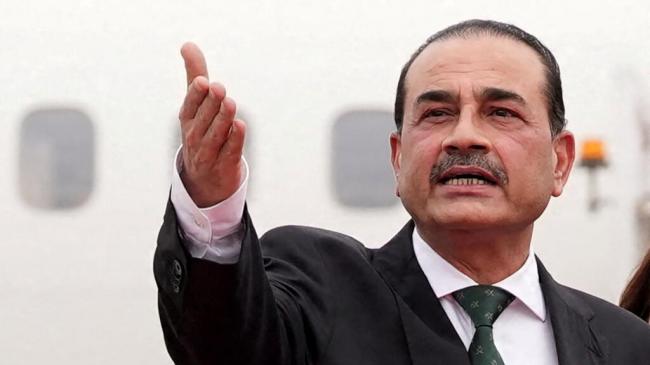 �ж���ƽǰ���������͹��߹ٻ����л�