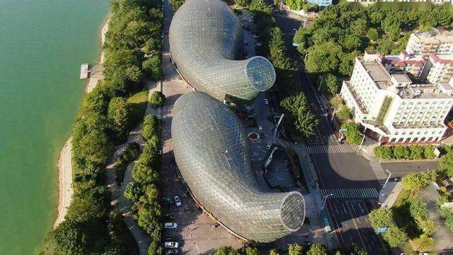 �й�ʮ�����⽨��������ǽһ�챻�𣬴�ҹ���ϰ�