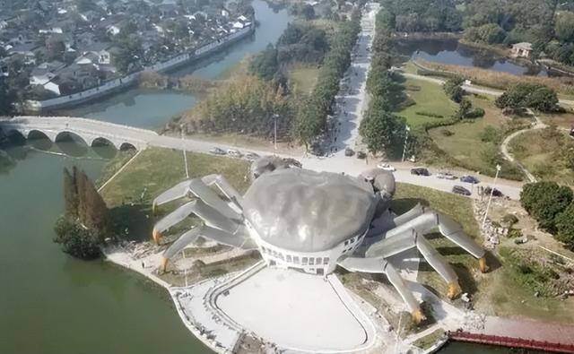 �й�ʮ�����⽨��������ǽһ�챻�𣬴�ҹ���ϰ�