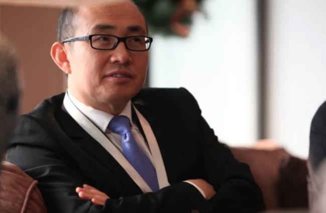 许家印认罪 王石传出事 潘石屹有何逃生秘笈？