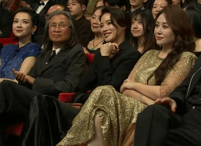 ����֮ҹ�����һ����Ӱ�ۣ�����������һ��