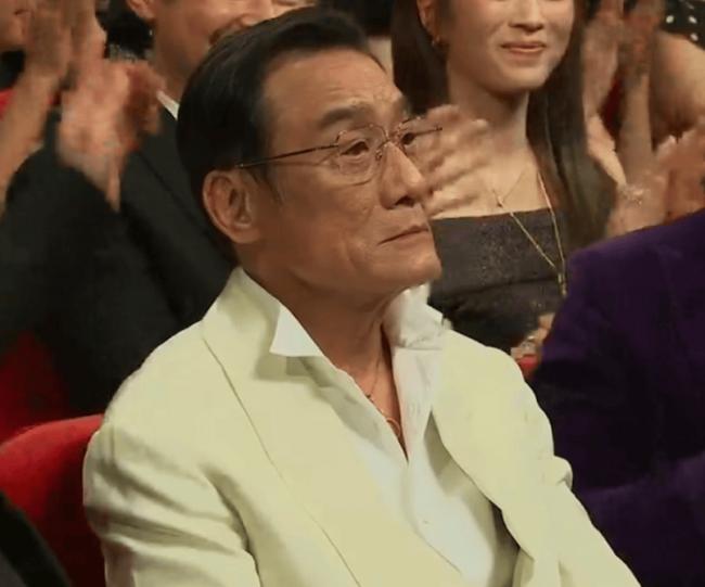 ����֮ҹ�����һ����Ӱ�ۣ�����������һ��