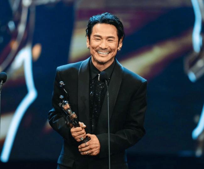 ����֮ҹ�����һ����Ӱ�ۣ�����������һ��