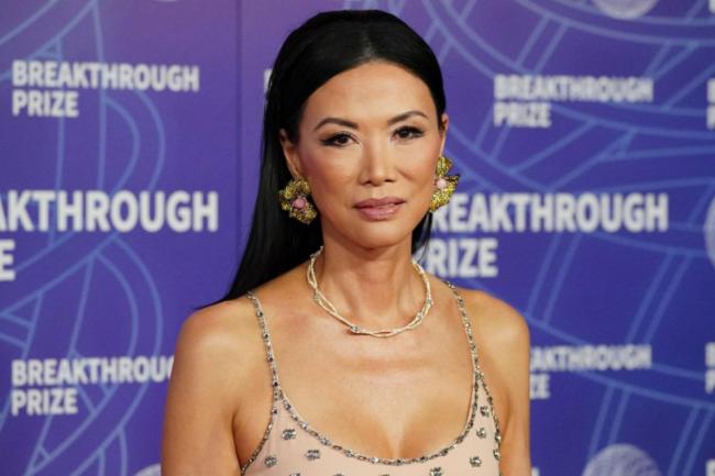 邓文迪闪耀科学奖红毯，与黄仁勋比尔·盖茨同台