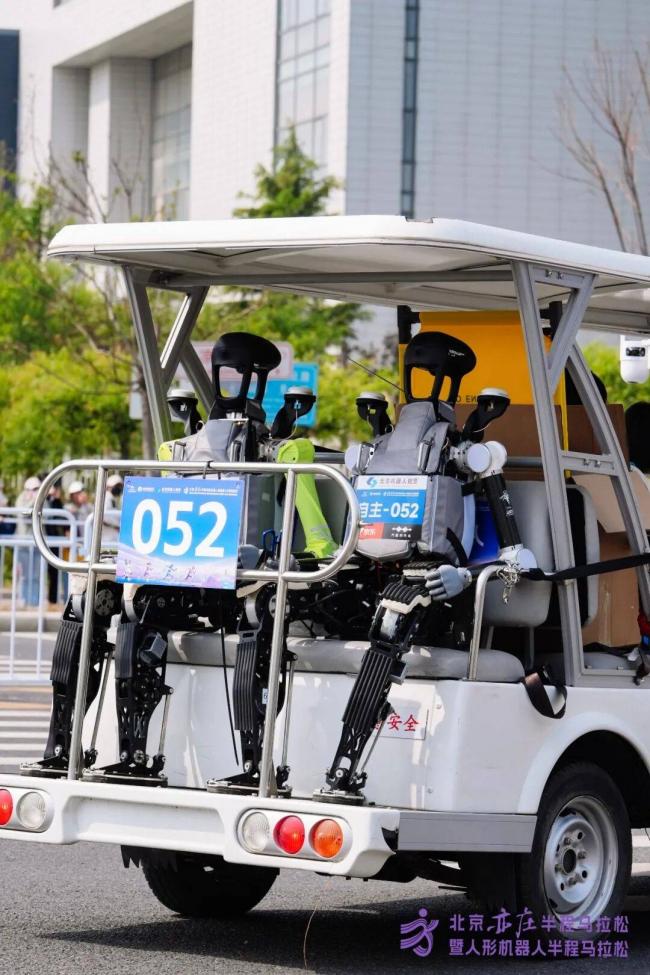 人形机器人终于跑赢了人类，然后呢？