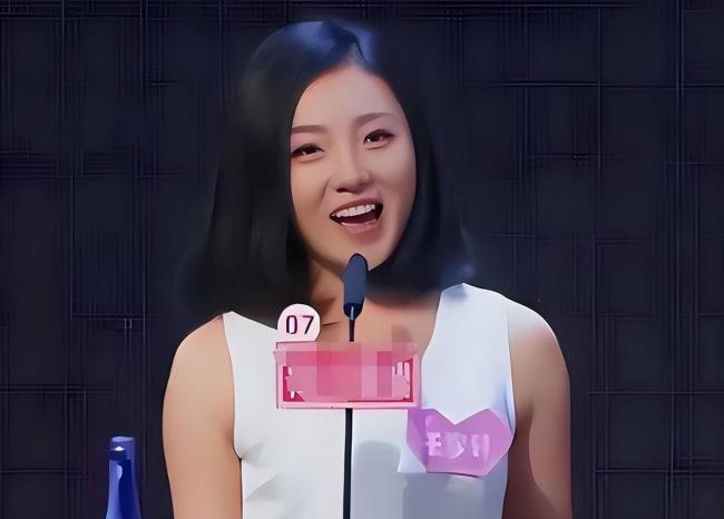 她在“非诚勿扰”上站五年，爆灯无数却不牵手