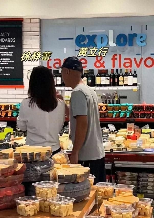 51岁徐静蕾美国超市被拍:胖到不敢认 黄立行... 51岁徐静蕾美国超市被拍:胖到不敢认 黄立行...