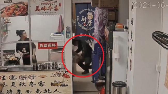 ����ɢ��Ա���������й��ִ��´��ڳ�