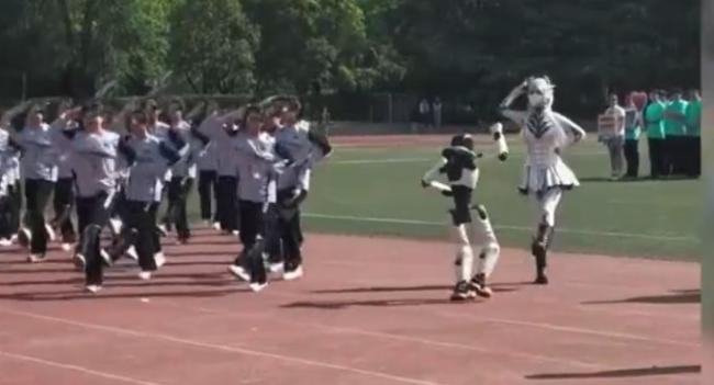 ����������ͻȻת��  ǿ��Ůѧ��