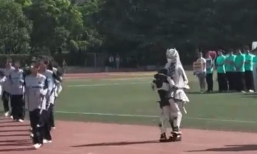 ����������ͻȻת��  ǿ��Ůѧ��