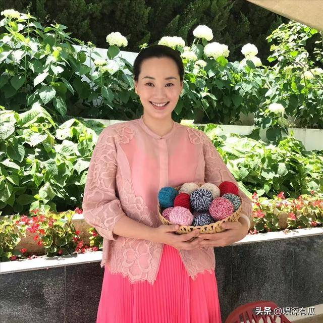 她是最好命豪门阔太，被演员老公宠爱30年