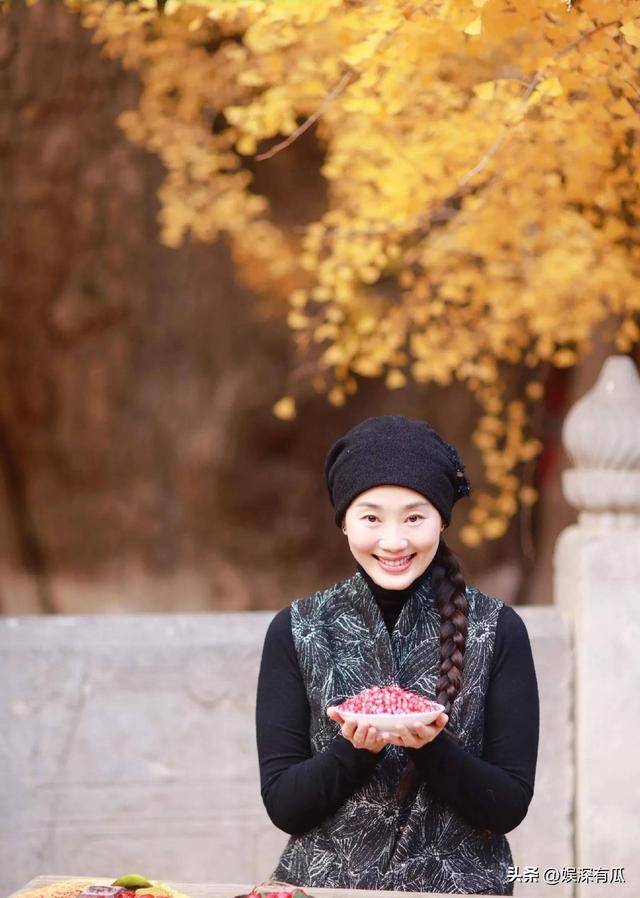 她是最好命豪门阔太，被演员老公宠爱30年