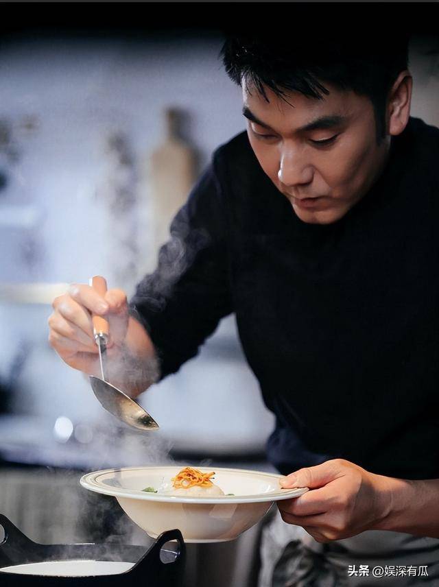 她是最好命豪门阔太，被演员老公宠爱30年