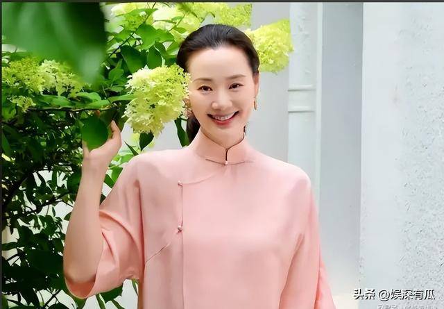 她是最好命豪门阔太，被演员老公宠爱30年