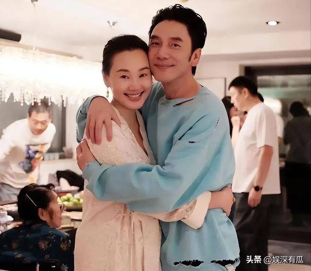 她是最好命豪门阔太，被演员老公宠爱30年