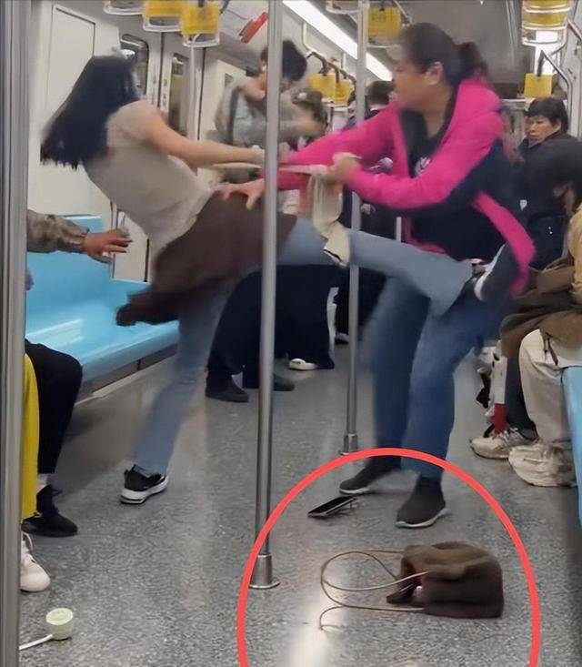 �Ϻ���Ů�ӵ������ԭ��Ƶ�ع� ����̫����