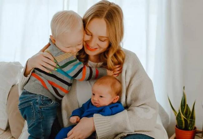 全职妈靠副业每周赚进上千美金 她曝这方式稳赚