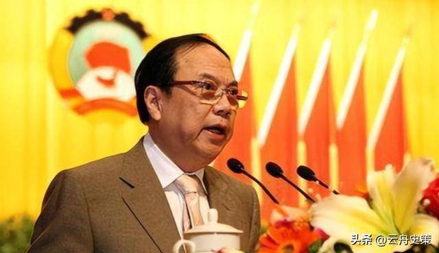 广东头号警花 为升官卖色相 后台不是一般的硬