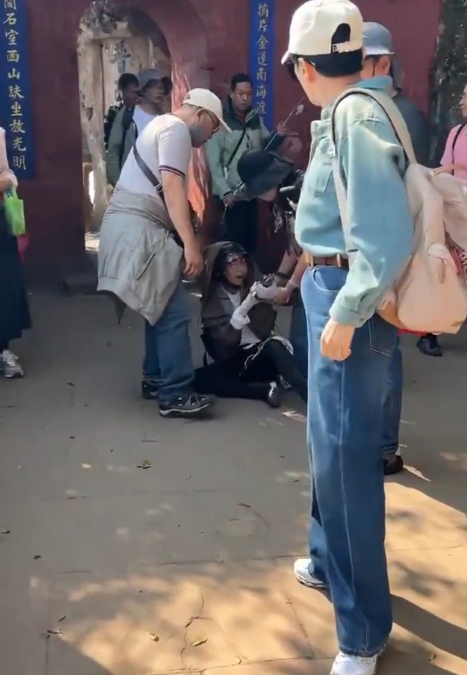 台湾人游浙江  因制止插队  遭2女围殴