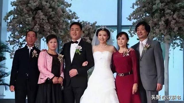 ��������姴��Ӳ��12�������Ů���ڱ�������