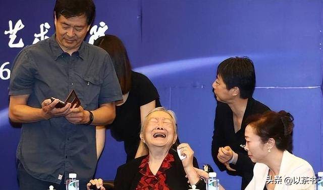 ��������姴��Ӳ��12�������Ů���ڱ�������
