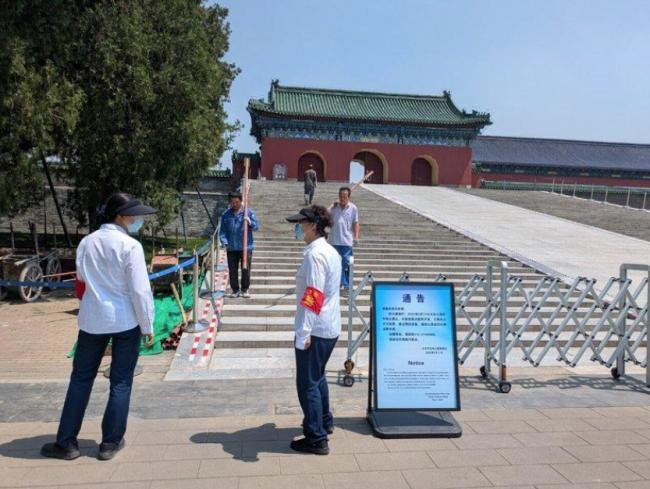 现场直击：为迎川普，天坛公园忙成狗