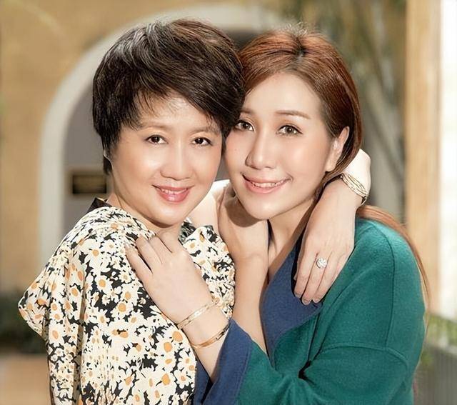 赌王千金下嫁普通小伙，如今生活早已大变