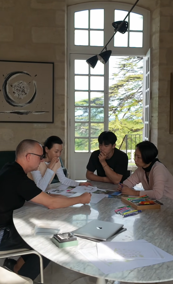 张曼玉香港豪华天台曝光,法国的花园更大气 张曼玉香港豪华天台曝光,法国的花园更大气