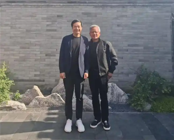 雷军黄仁勋中美晚宴同框组图流出:画面亲切熟络 雷军黄仁勋中美晚宴同框组图流出:画面亲切熟络